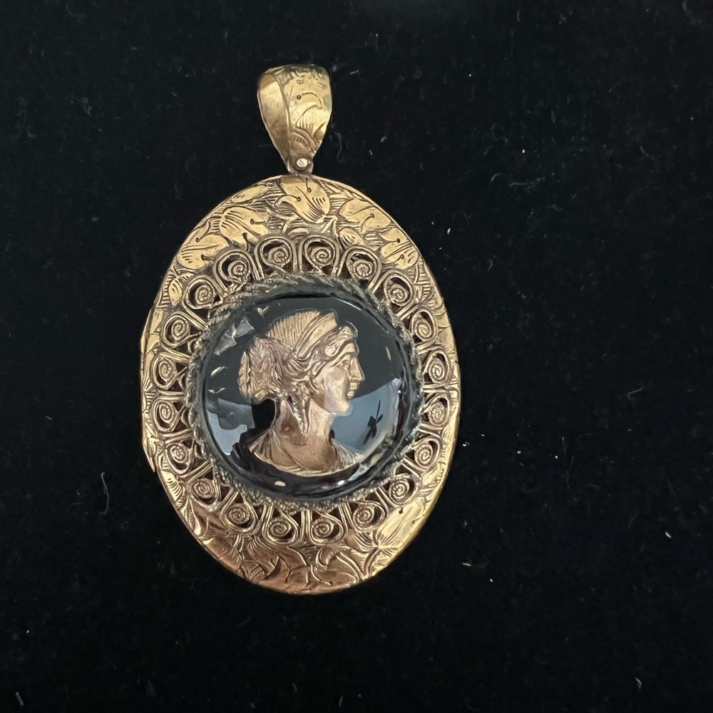 1930s Greek Goddess Cameo locket Aphrodite-glass Intaglio
